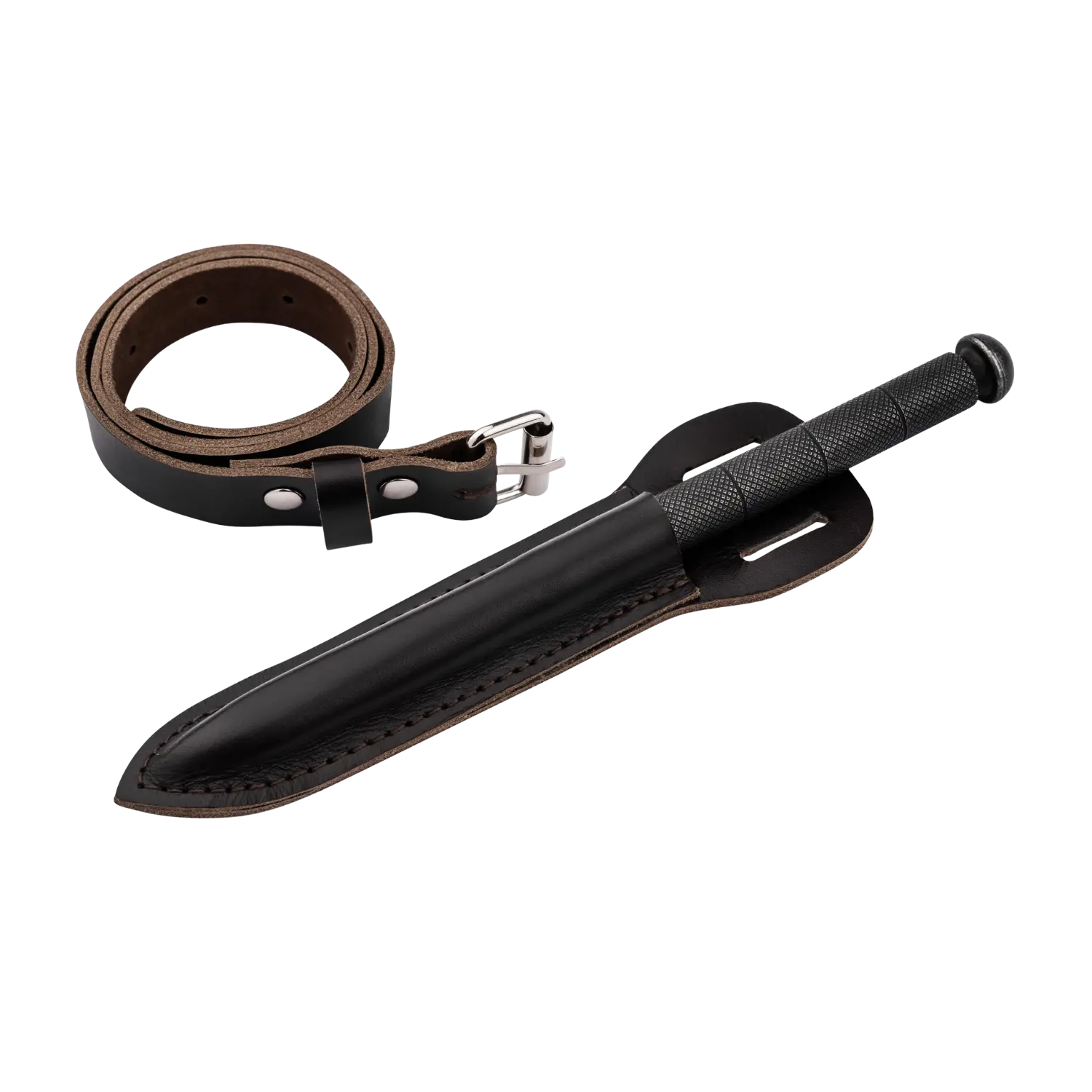Schwarzer Dolch mit geriffeltem Griff in schwarzer Lederscheide neben schwarzem Ledergürtel mit Metallschnalle
