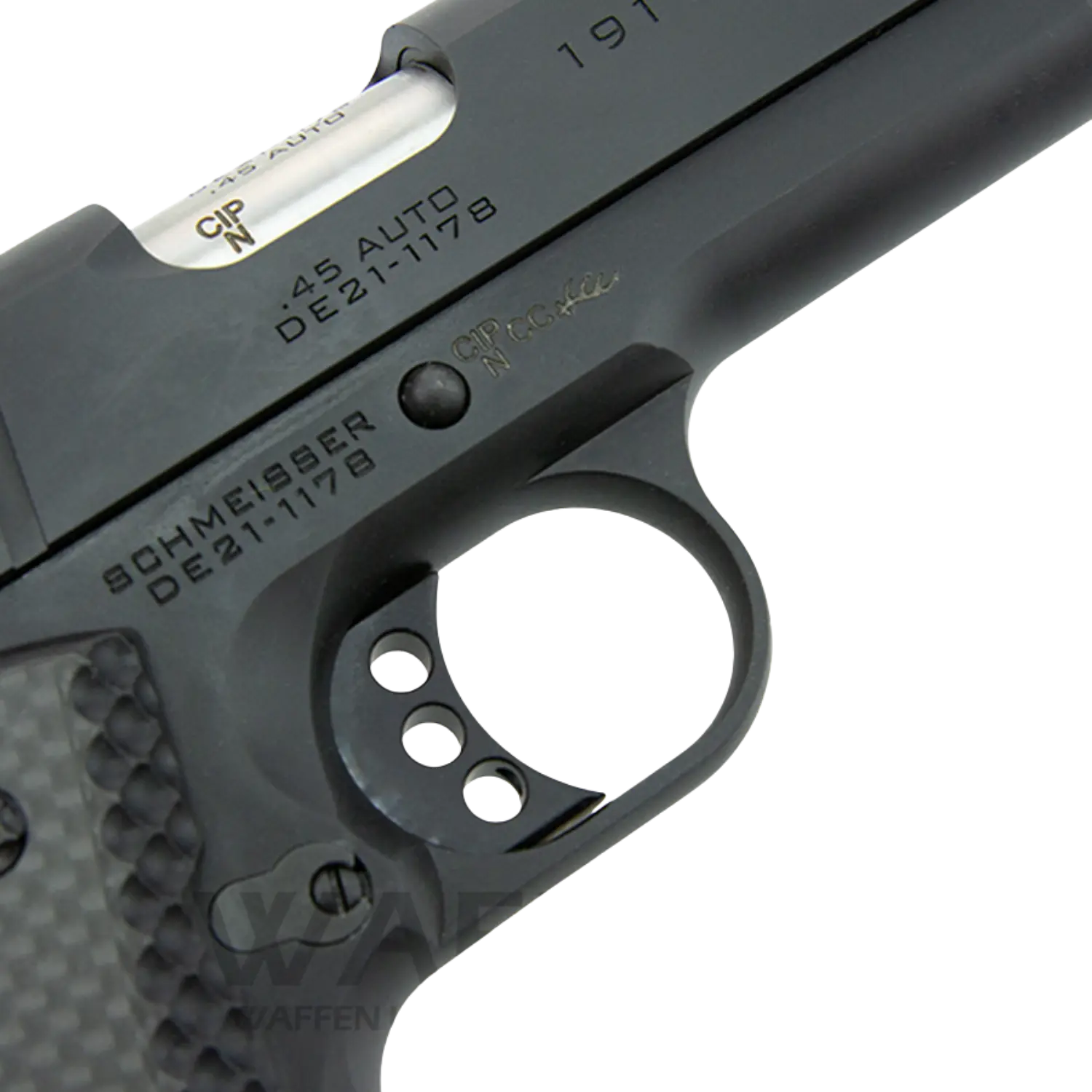 Nahaufnahme eines schwarzen Schmeisser-Pistolenabzugs mit sichtbaren Gravuren und gelochtem Abzugsbügel.