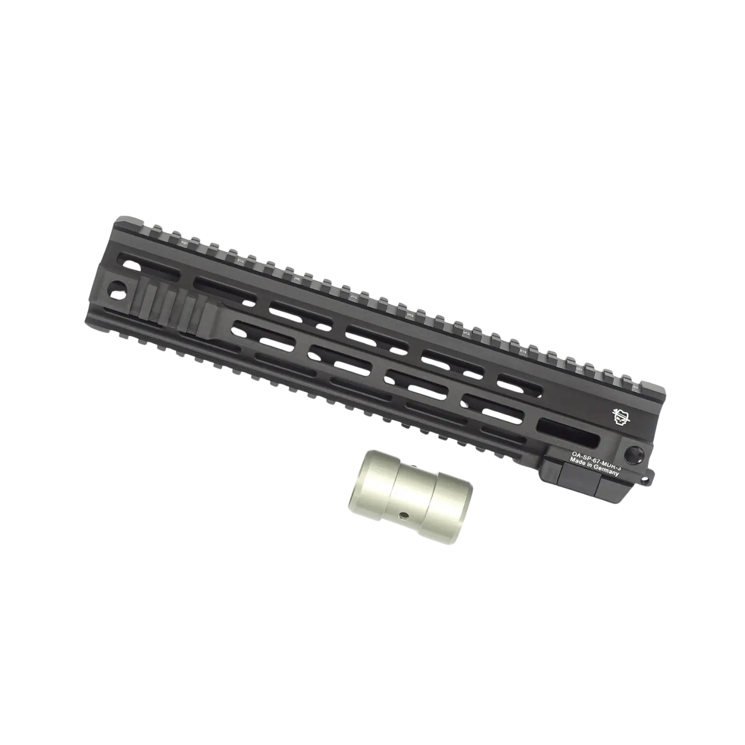 OA Modular Duty Rail Handschutz mit M-LOK- und Picatinny-Schienen, länglich mit mehreren Schlitzen, daneben ein zylindrisches Metallteil.