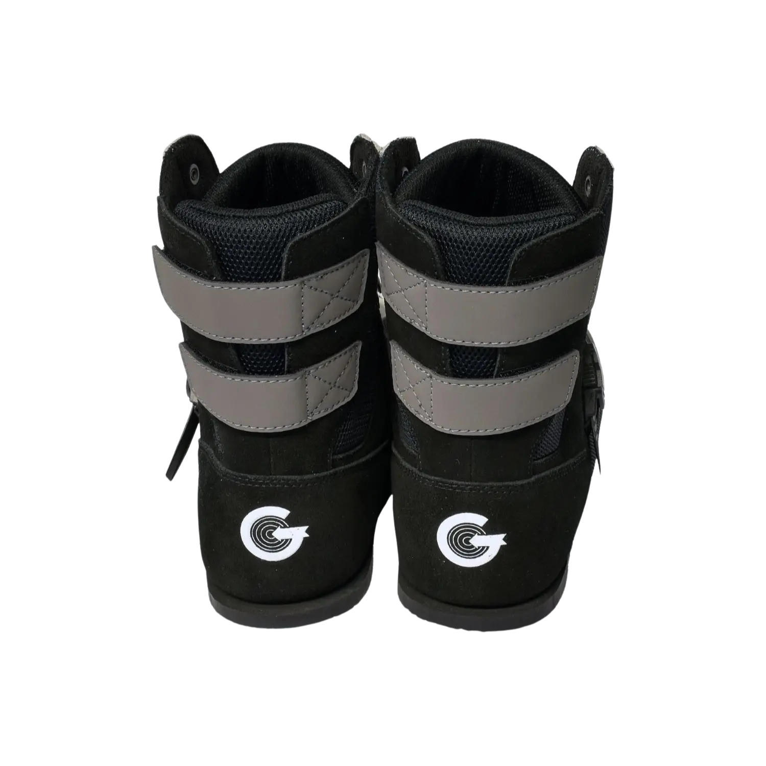 Paar Gehmann Schießschuhe in Schwarz, Grau und Weiß mit Schnürsenkeln und verstellbarem Riemen, hoher Knöchelabschluss, Logo an der Seite.