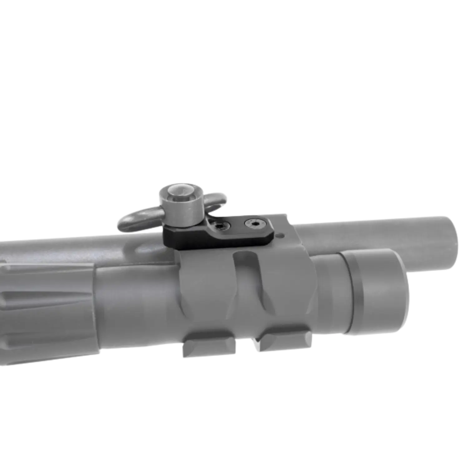 Nahaufnahme einer grauen Befestigungsklammer mit Flügelmutter an einem zylindrischen Rohr.