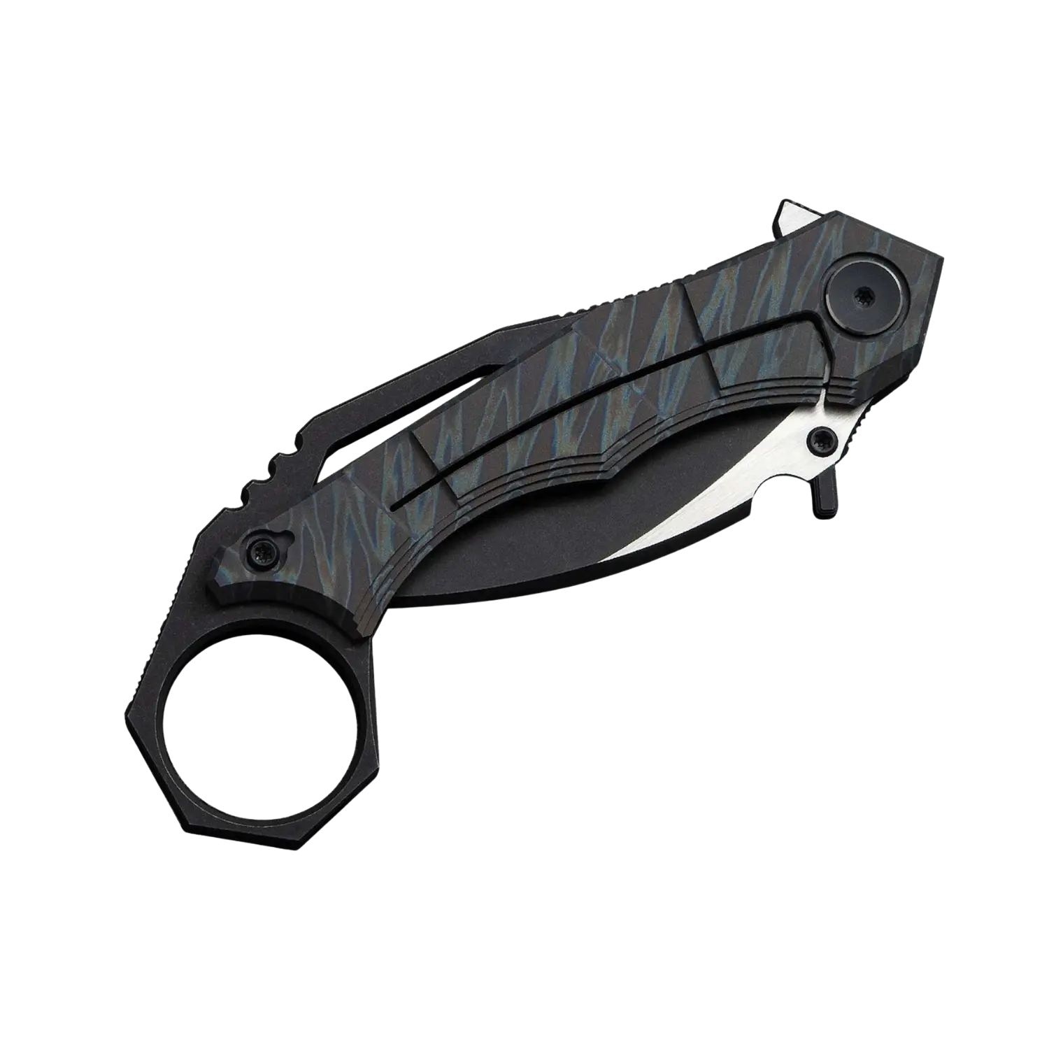 Klappmesser WE Knife Tayra mit Tiger-Stripe-Muster, M390-Klinge, Griff aus schwarz stonewashed Titan mit Karambit-Form am Griffende.