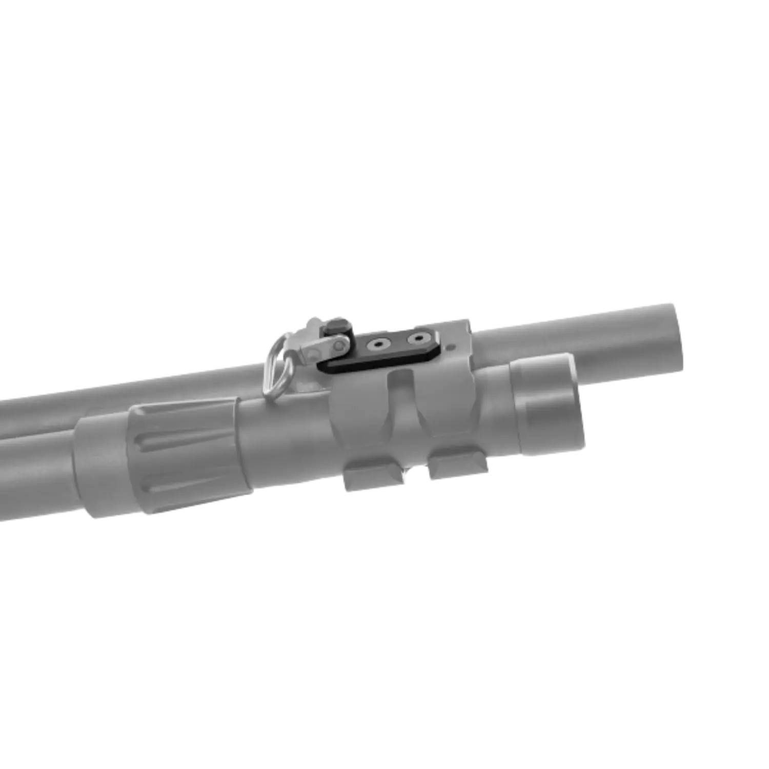 Riemenbügel in Schwarz von Toni System, aus Metall, mit einer Halterung und einem Verschlussmechanismus, auf einem grauen Rohr montiert.