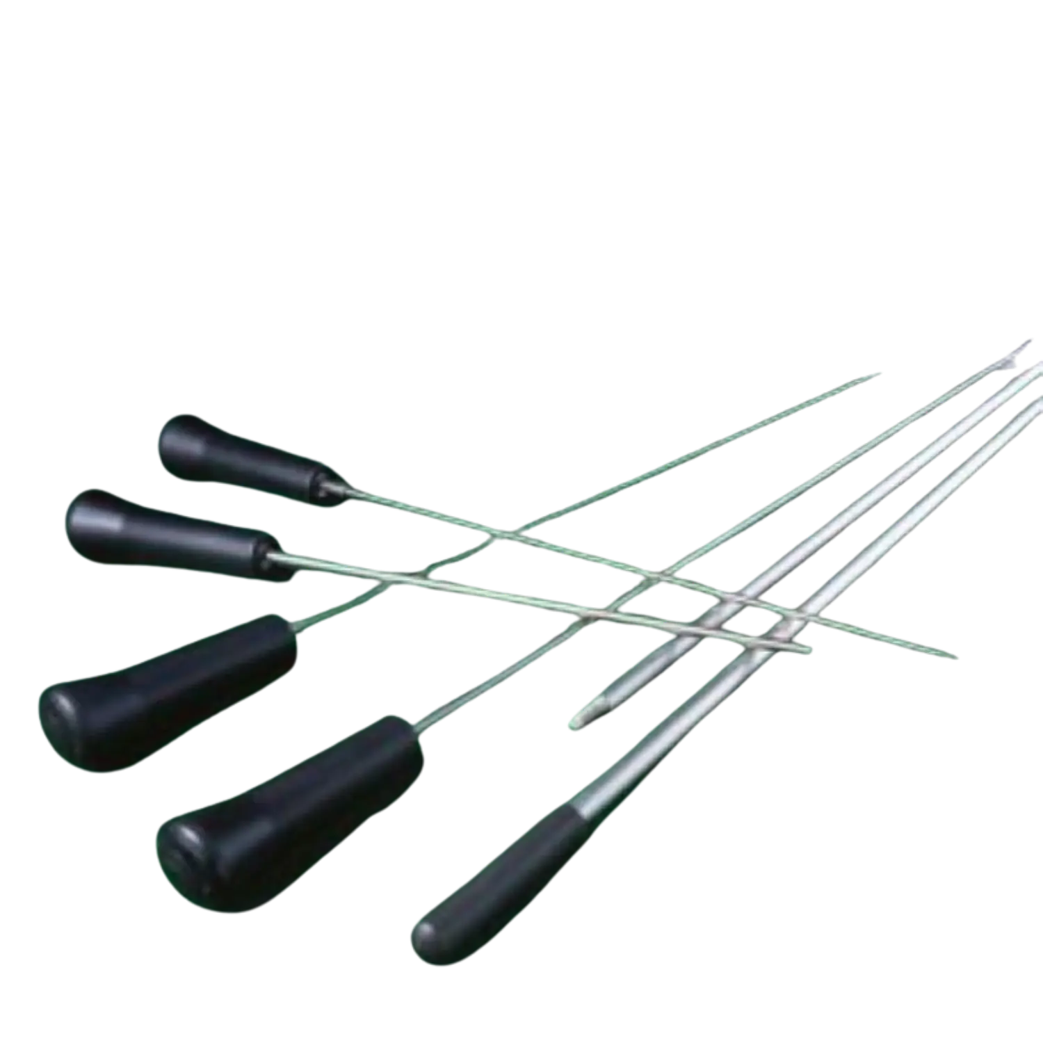 VFG Putzstock einteilig ab Kaliber 7 mm Mehrere Putzstöcke mit schwarzen Griffen und langen, dünnen Metallstangen, liegend angeordnet.