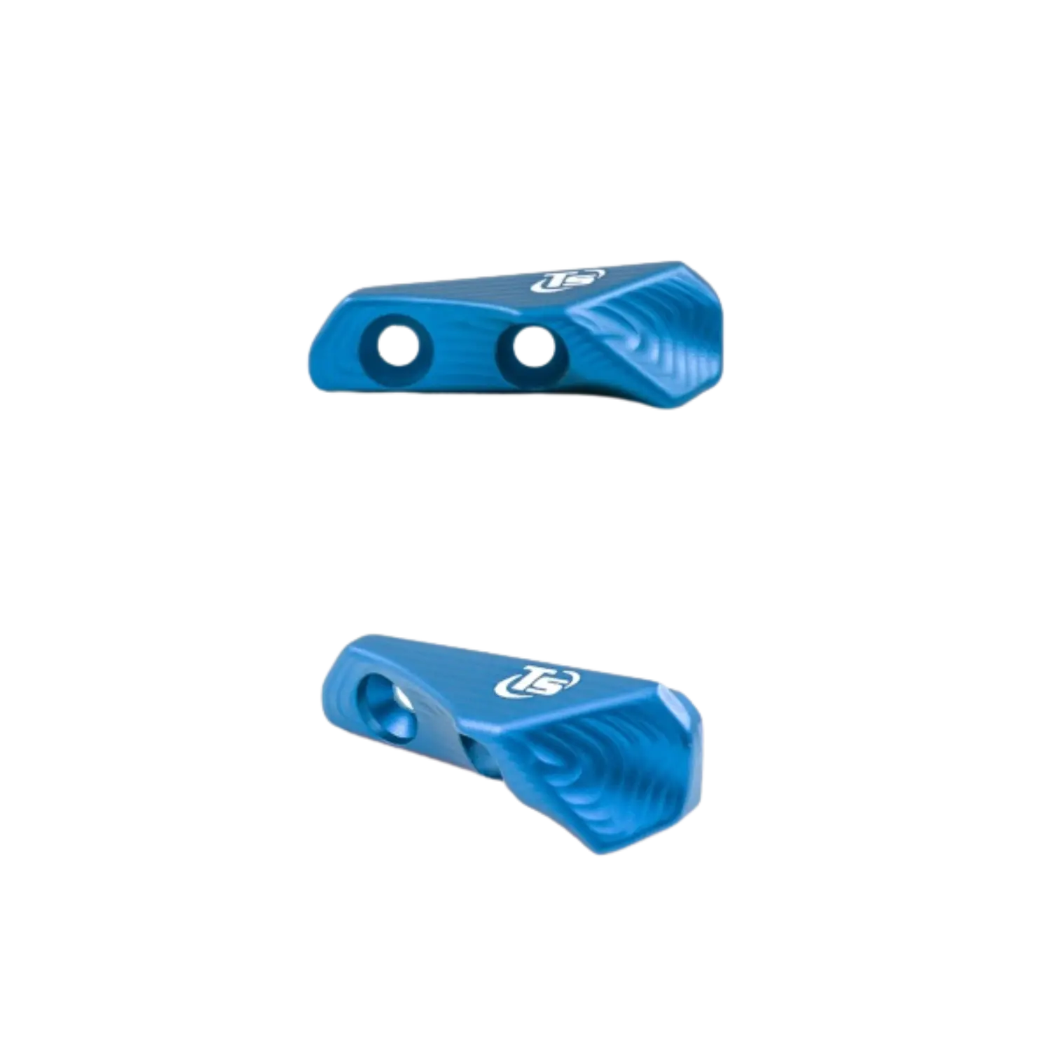 Toni System Thumb Rest für CZ Tactical Sport für Rechtshand-Schützen Blau Blaues Thumbrest aus Metall mit zwei runden Befestigungslöchern und geriffelter Oberfläche, von zwei Seiten gezeigt.